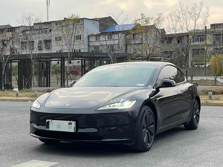Фото 1 - Tesla Model 3