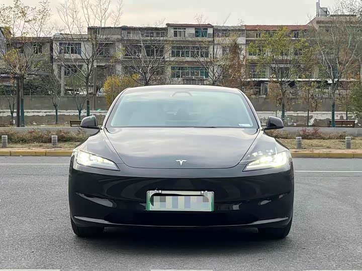 Фото 2 - Tesla Model 3