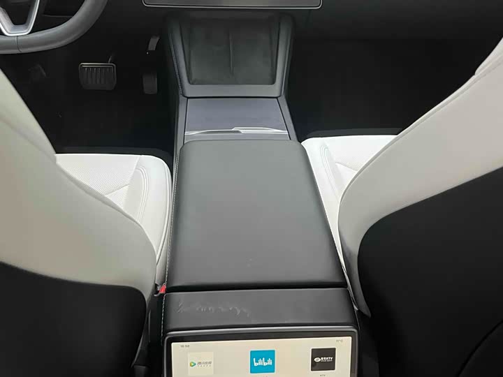 Фото 6 - Tesla Model 3