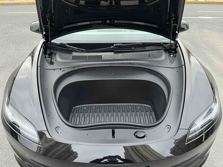 Фото 9 - Tesla Model 3