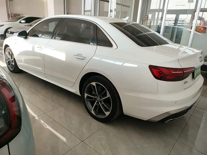 Фото 5 - Audi A4L
