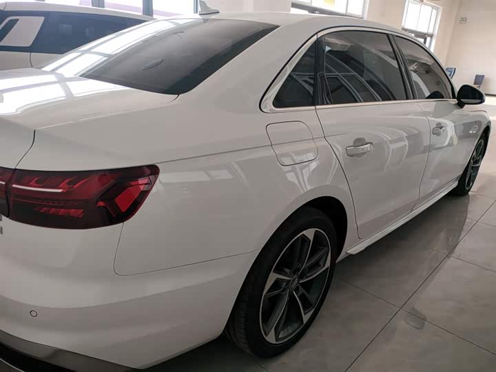 Фото 7 - Audi A4L