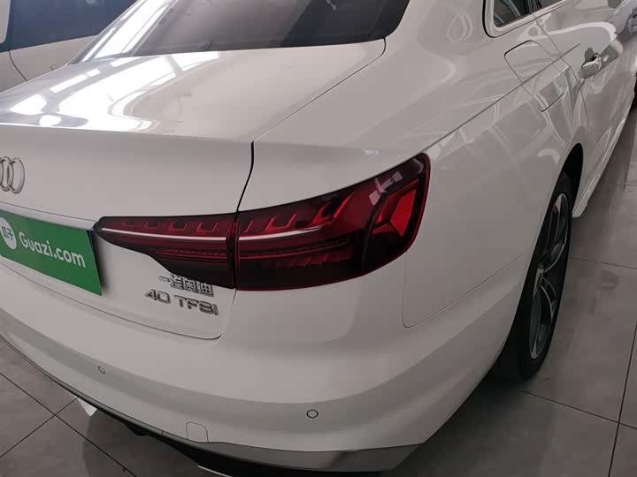 Фото 8 - Audi A4L