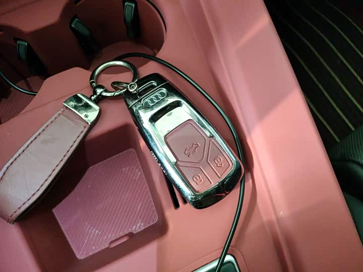 Фото 9 - Audi A4L