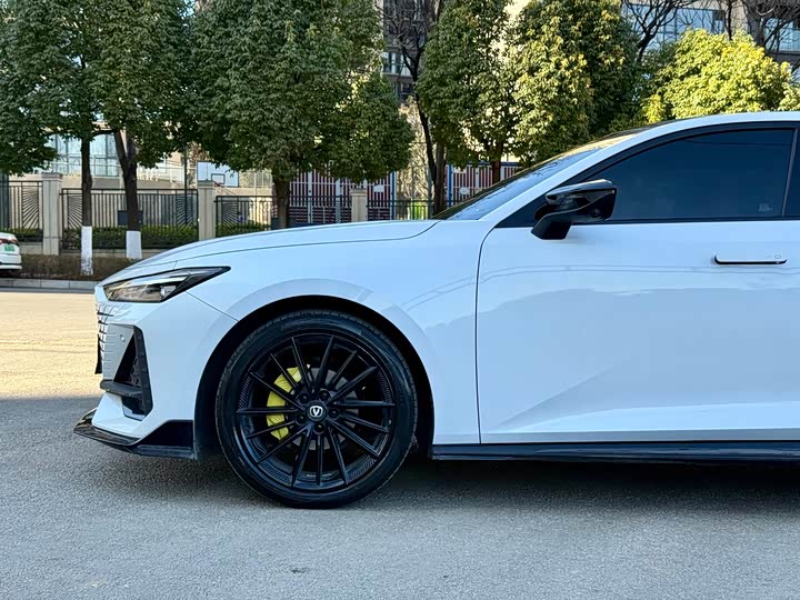 Фото 4 - Changan UNI-V