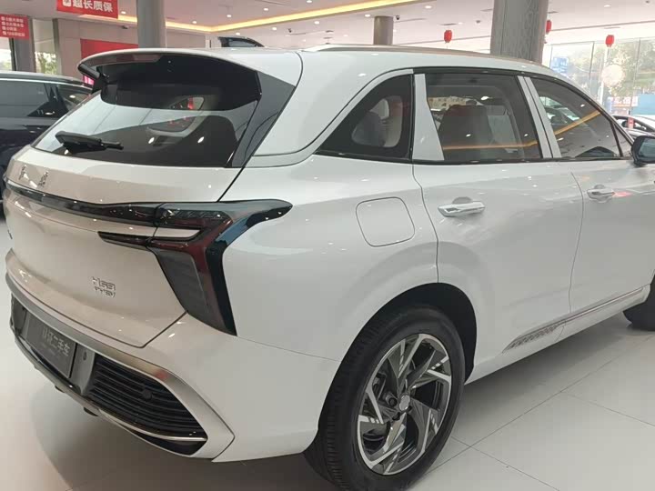 Фото 4 - Hongqi HS3 Hybrid