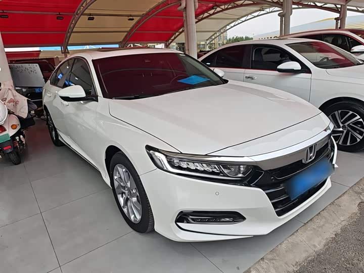 Фото 4 - Honda Accord