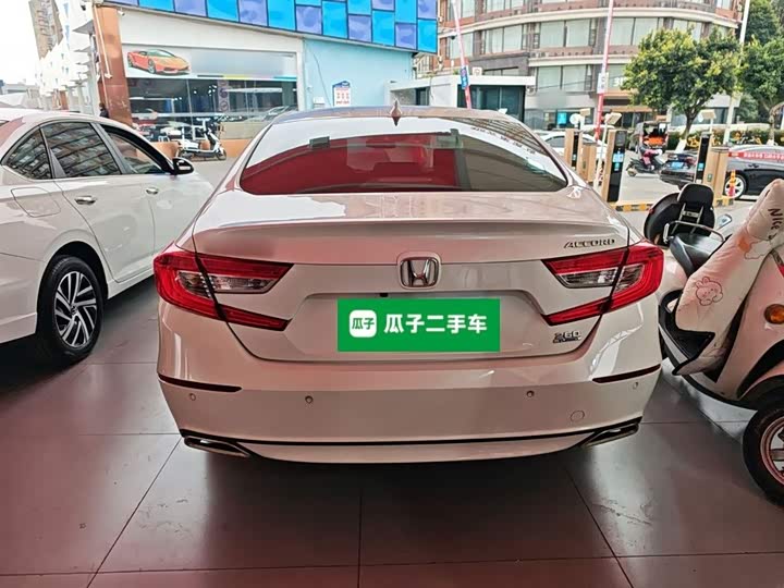 Фото 6 - Honda Accord