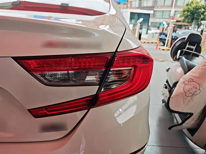 Фото 8 - Honda Accord