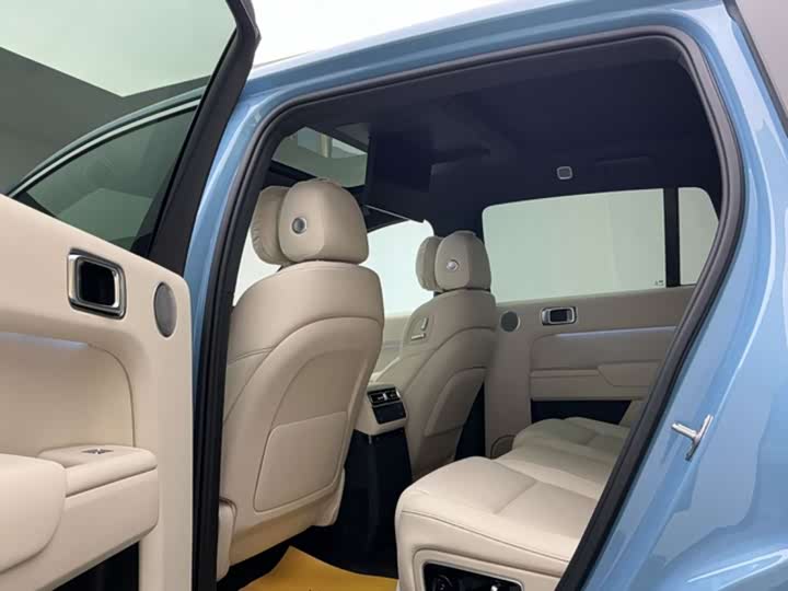 Фото 8 - LiXiang L7