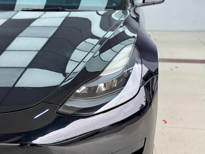 Фото 4 - Tesla Model 3