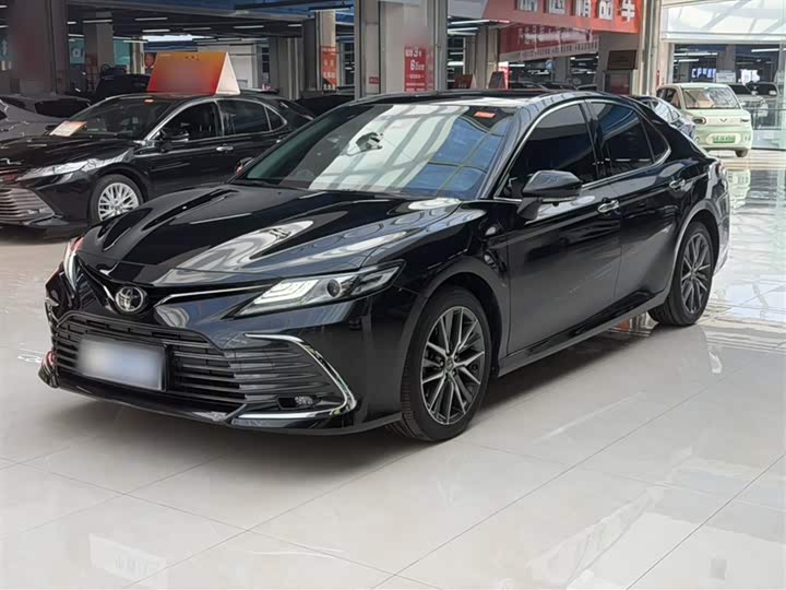 Фото 1 - Toyota Camry