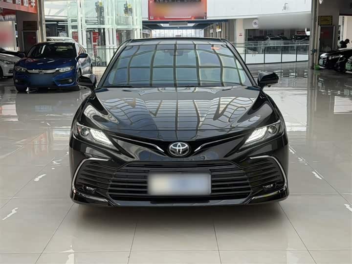 Фото 3 - Toyota Camry