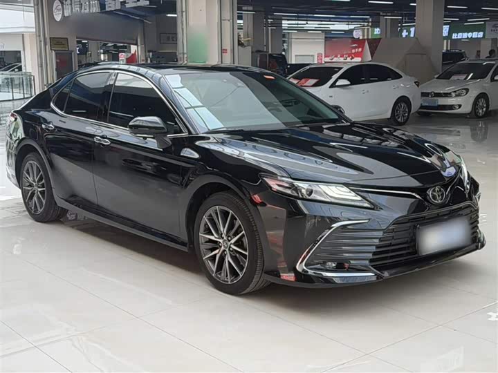 Фото 4 - Toyota Camry