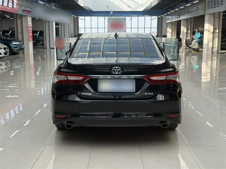 Фото 6 - Toyota Camry