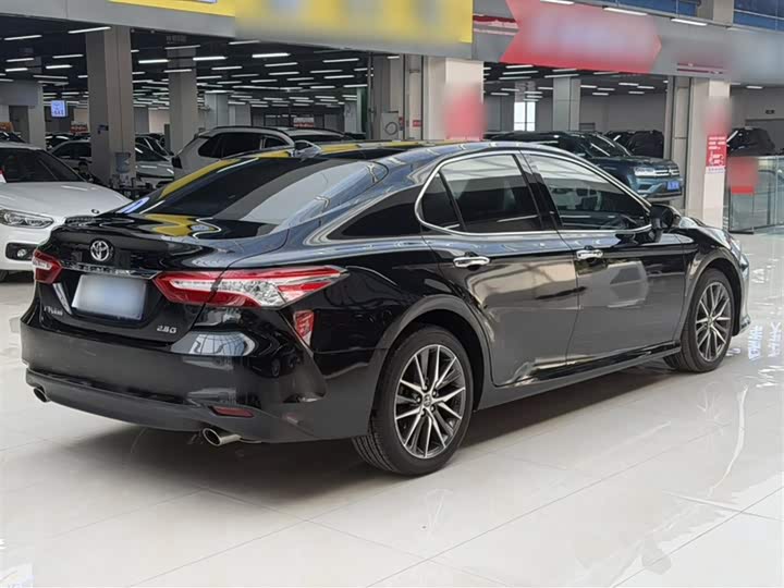 Фото 7 - Toyota Camry