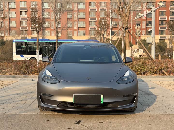 Фото 2 - Tesla Model 3
