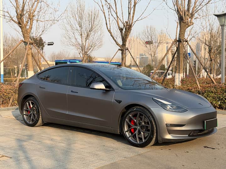 Фото 3 - Tesla Model 3