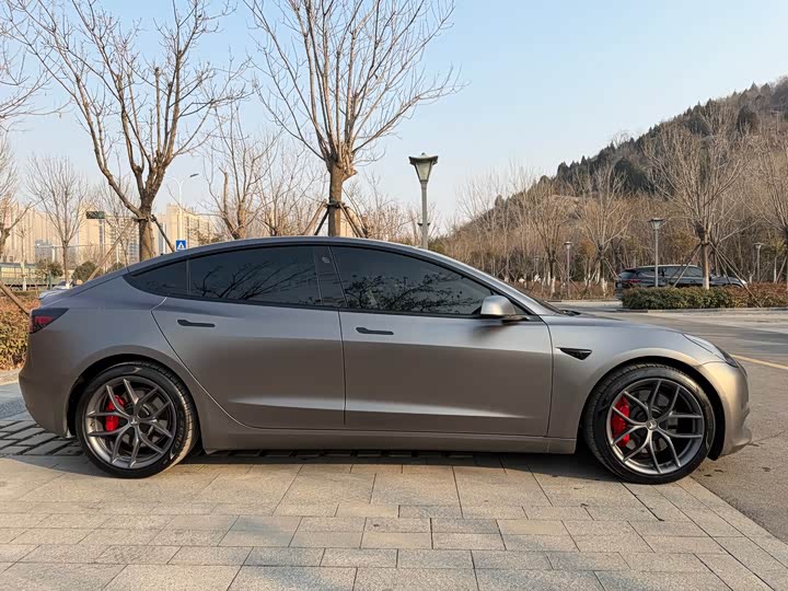 Фото 4 - Tesla Model 3