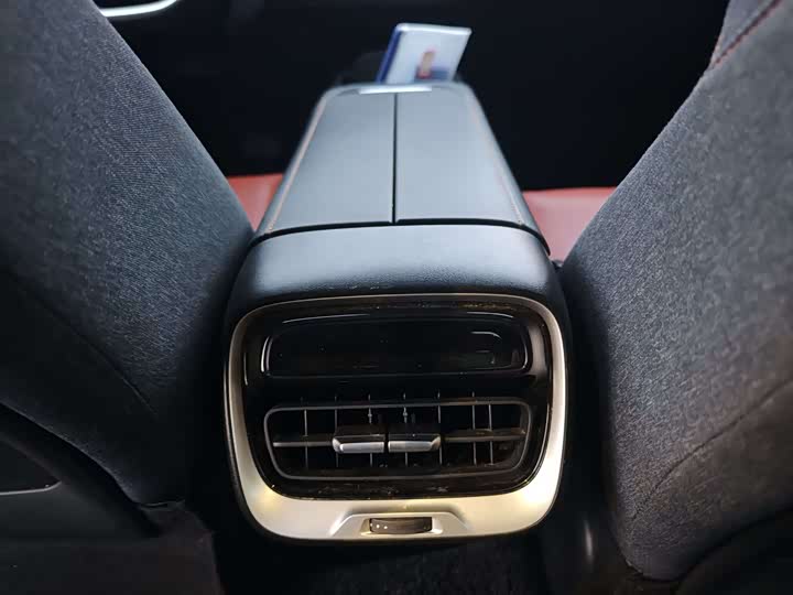 Фото 9 - XPeng P7