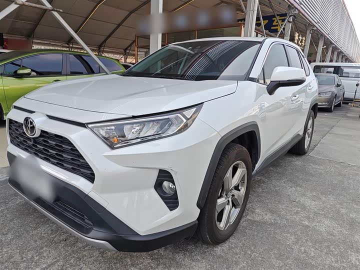 Фото 2 - Toyota RAV4
