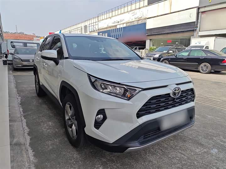 Фото 4 - Toyota RAV4