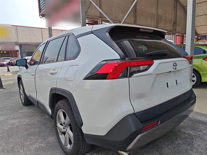 Фото 5 - Toyota RAV4