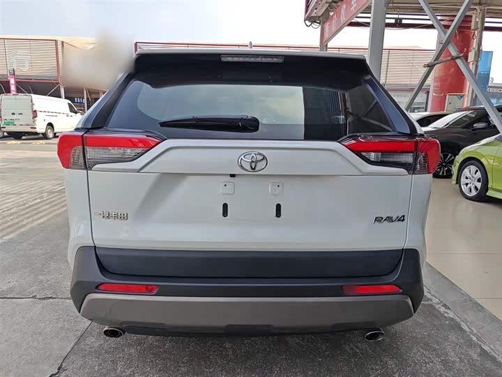 Фото 6 - Toyota RAV4