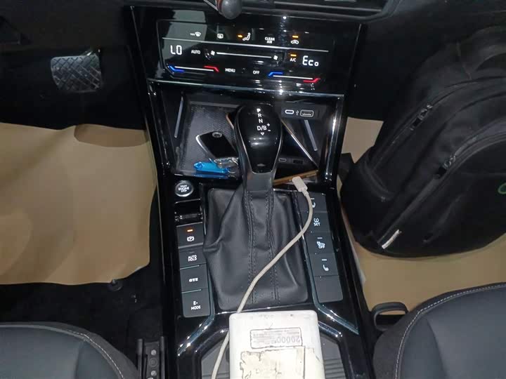 Фото 6 - Volkswagen Passat Hybrid