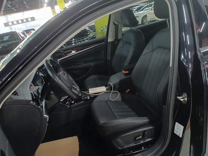 Фото 7 - Volkswagen Passat Hybrid