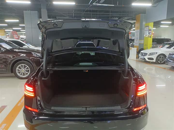 Фото 9 - Volkswagen Passat Hybrid