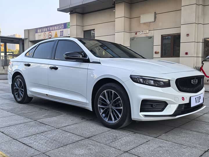 Фото 3 - Geely Preface