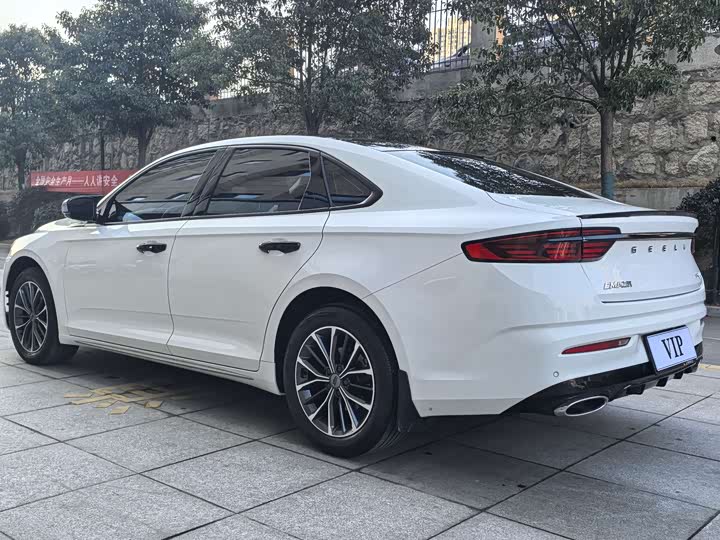 Фото 7 - Geely Preface