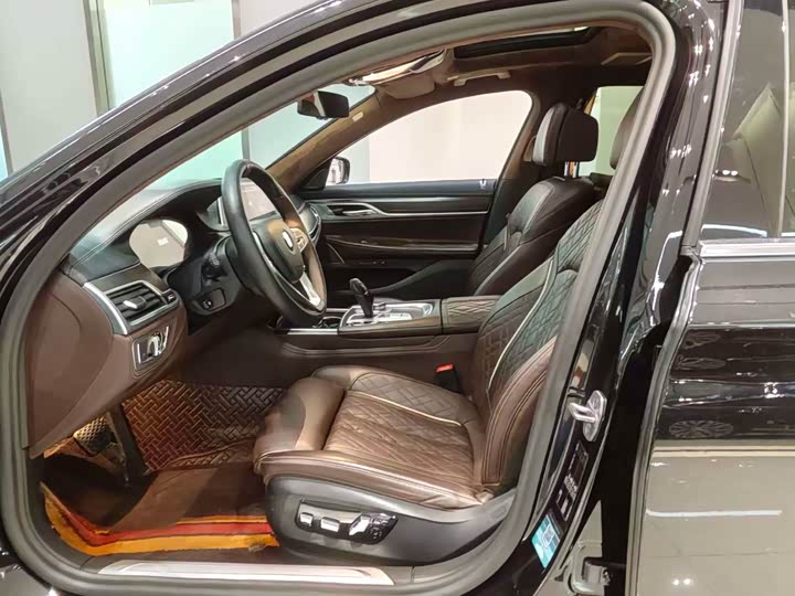 Фото 3 - BMW 7 Series