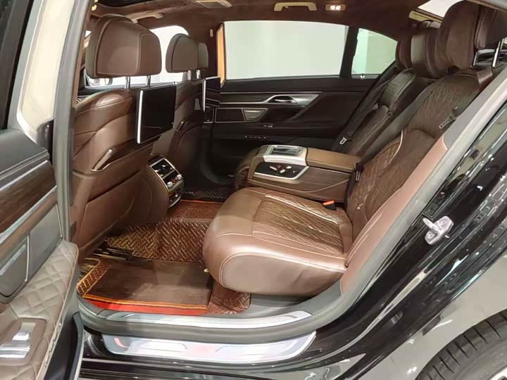 Фото 4 - BMW 7 Series