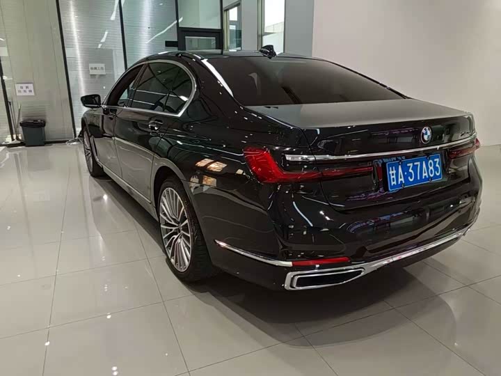 Фото 5 - BMW 7 Series