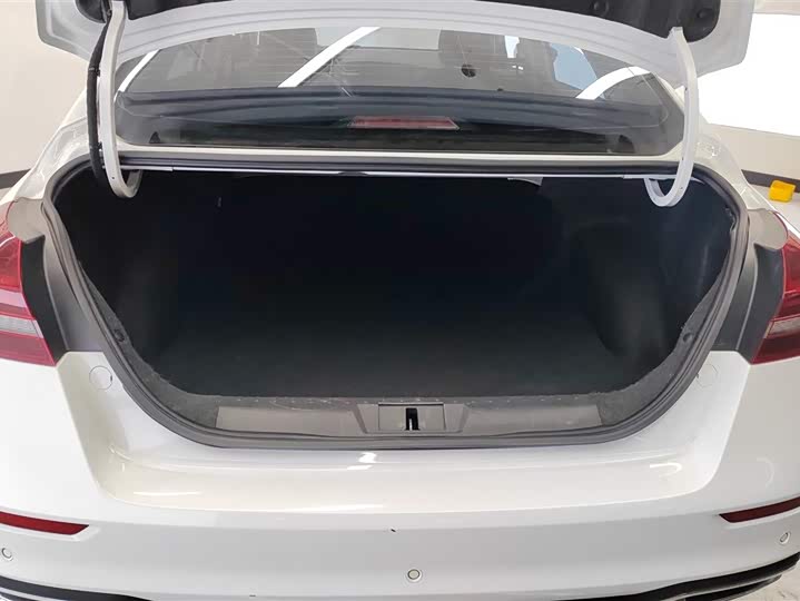 Фото 4 - Geely Emgrand