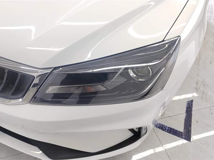 Фото 5 - Geely Emgrand