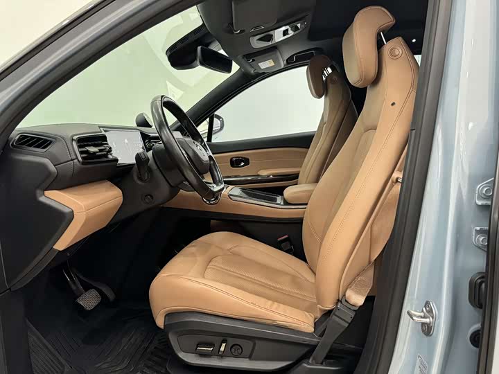 Фото 3 - Nio ES6