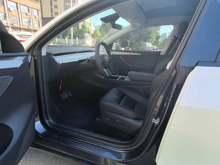 Фото 4 - Tesla Model Y