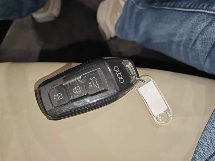 Фото 9 - Audi Q6L e-tron