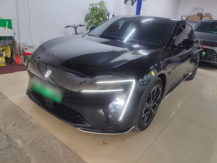 Фото 1 - Avatr 06