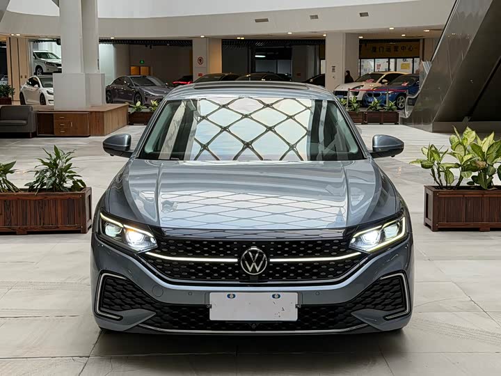 Фото 2 - Volkswagen Passat