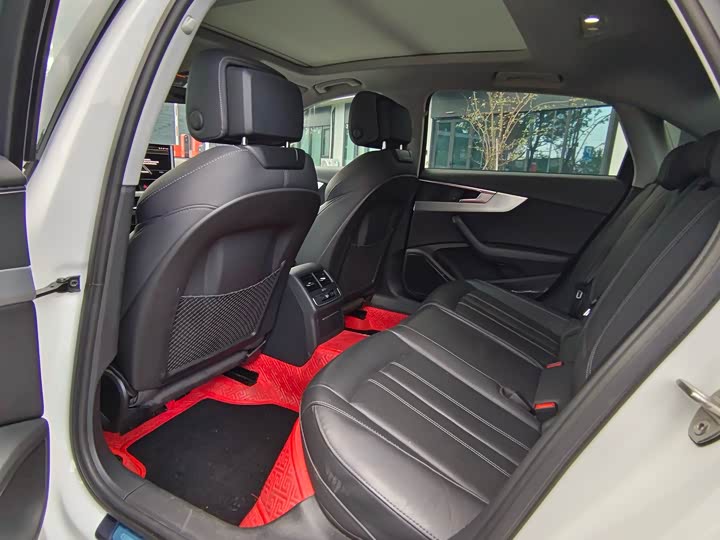 Фото 6 - Audi A4L