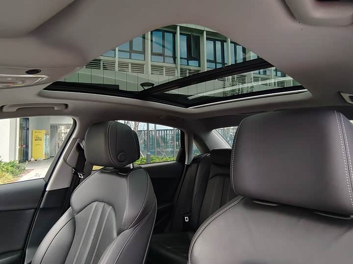 Фото 8 - Audi A4L