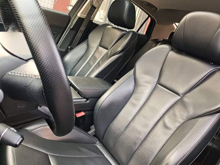 Фото 8 - Hongqi H5