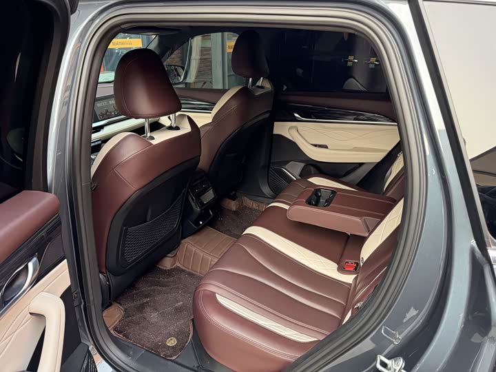 Фото 9 - Geely Monjaro