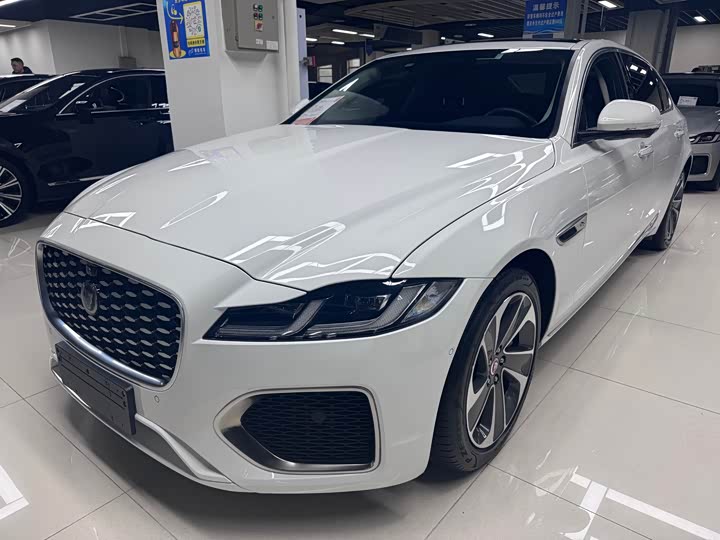 Фото 1 - Jaguar XF L