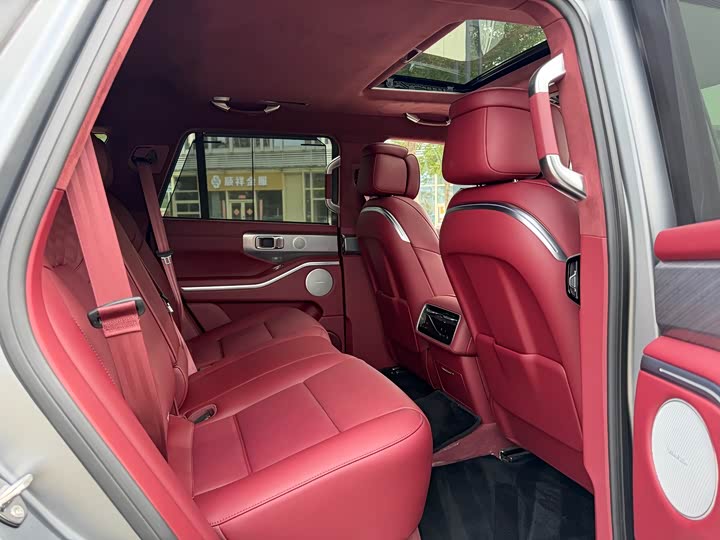 Фото 9 - Tank 700 Hybrid