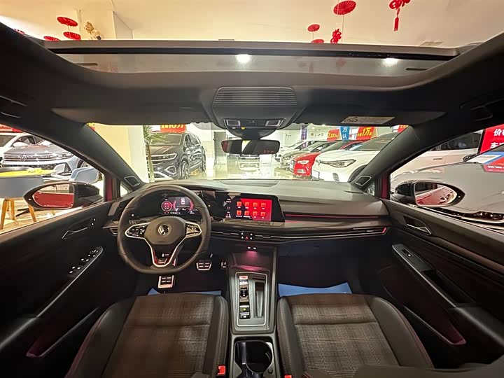 Фото 7 - Volkswagen Golf GTI